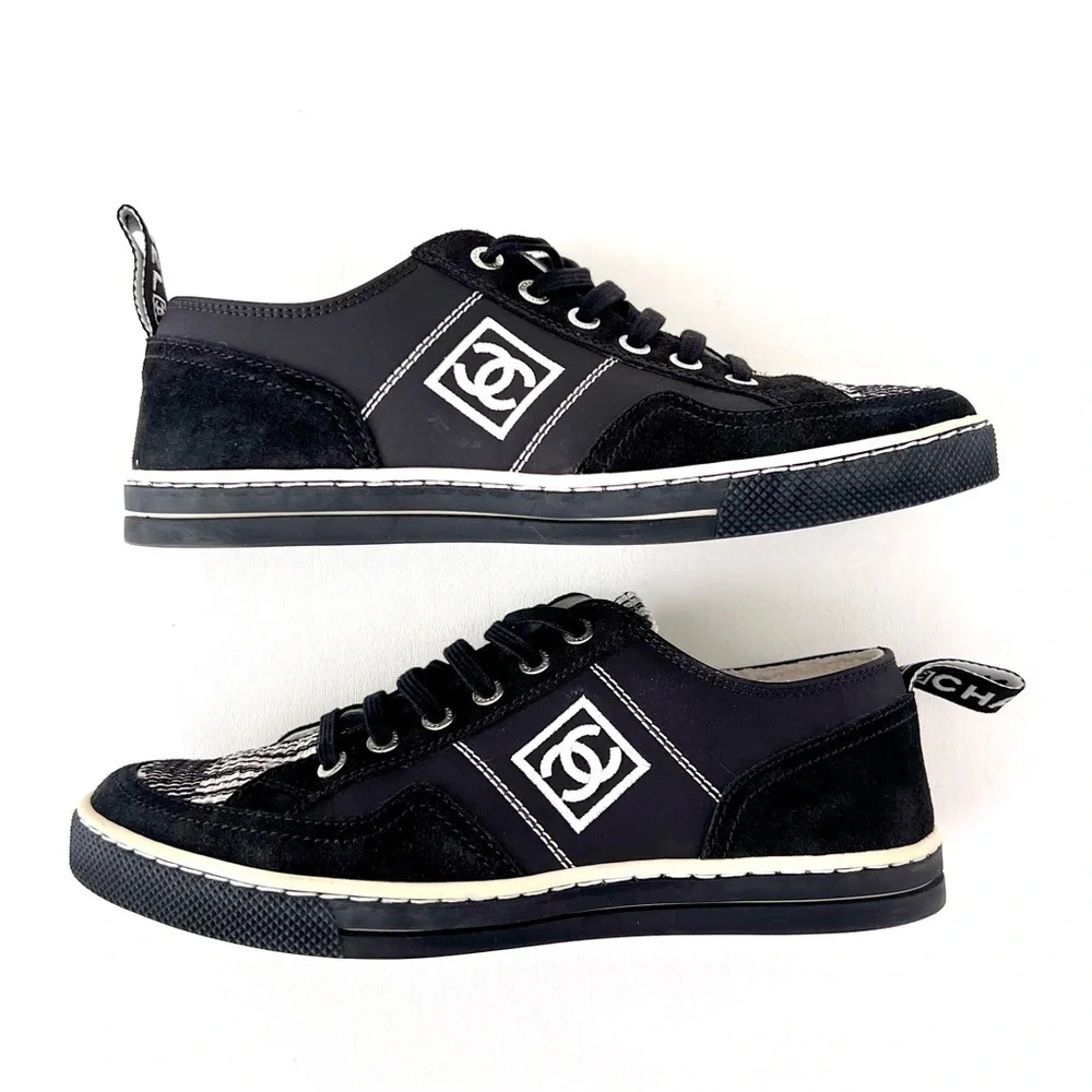 CHANEL | Black White Low Top Tennis Sneakers CC Logo‎ Tweed Suede Vintage EU 37